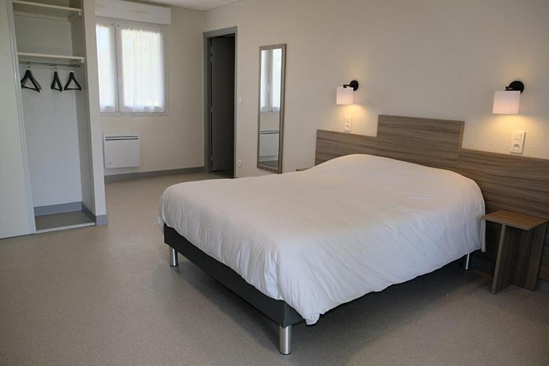 Les Quatre Vents Hotel Courpiere Buitenkant foto