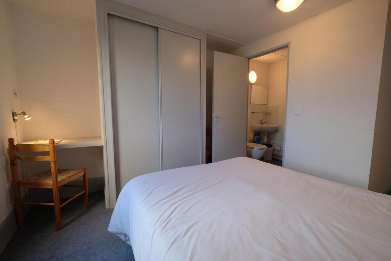 Les Quatre Vents Hotel Courpiere Buitenkant foto